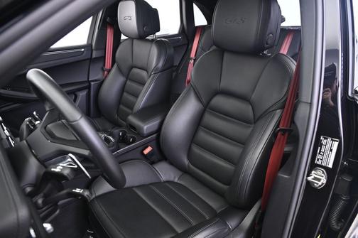 2025 Porsche Macan GTS