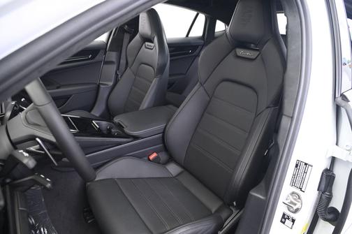 Carrara White Metallic 2026 Porsche Panamera Turbo