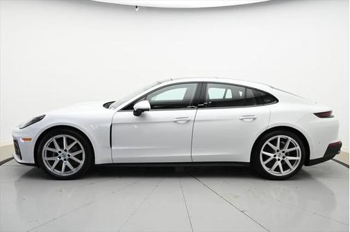 2024 Porsche Panamera 4