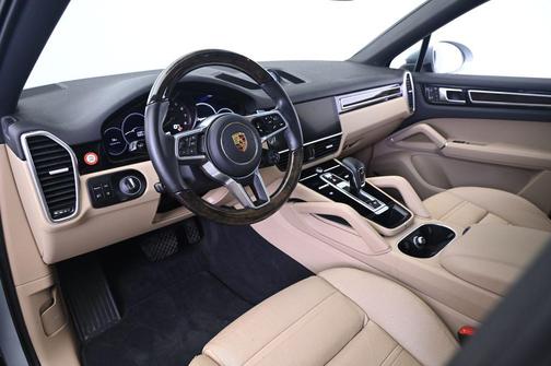 2023 Porsche Cayenne Platinum Edition