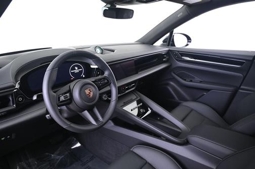 2025 Porsche Macan 4