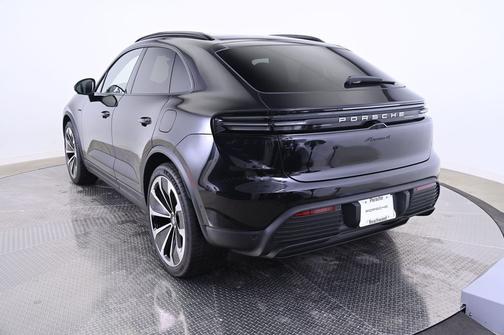 2025 Porsche Macan 4