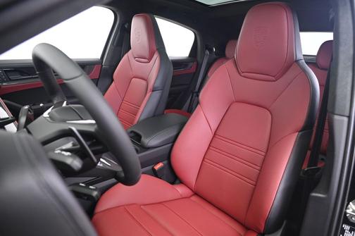 Chromite Black Metallic 2026 Porsche Cayenne GTS