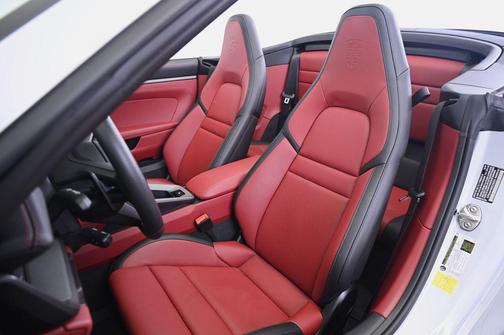 2025 Porsche 911 Carrera