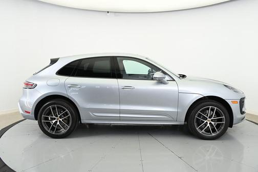 2025 Porsche Macan Base