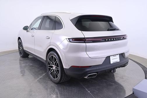 Cashmere Beige Metallic 2025 Porsche Cayenne Cayenne