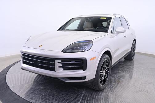 Cashmere Beige Metallic 2025 Porsche Cayenne Cayenne