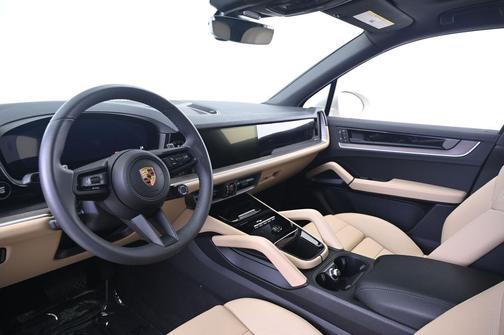 Cashmere Beige Metallic 2025 Porsche Cayenne Cayenne