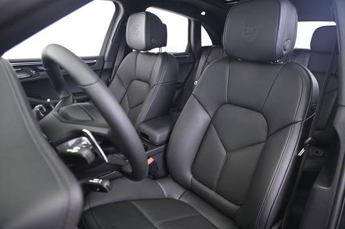 Volcano Grey Metallic 2026 Porsche Macan Macan