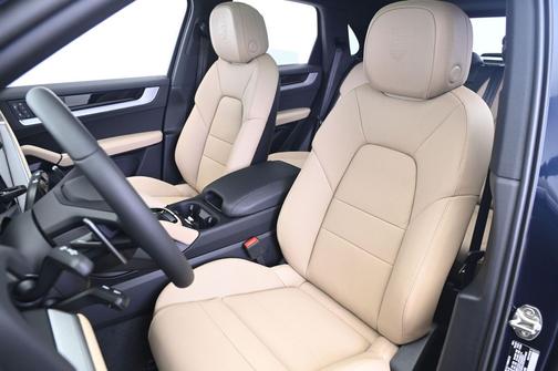 Algarve Blue Metallic 2026 Porsche Cayenne Cayenne