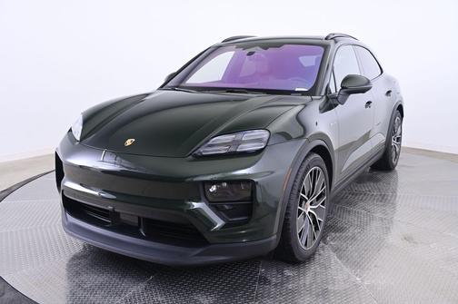Oak Green Metallic Neo 2025 Porsche Macan Macan Electric 4