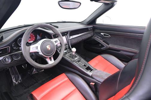 2015 Porsche 911 Carrera GTS
