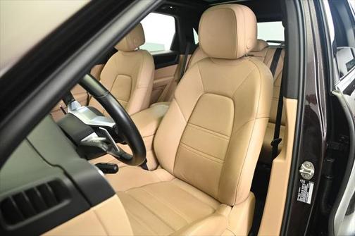 2022 Porsche Cayenne Base (Tiptronic)