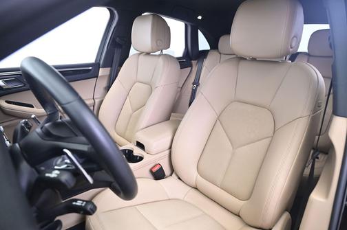 Copper Ruby Metallic 2023 Porsche Macan Macan