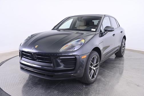 Volcano Grey Metallic 2026 Porsche Macan Macan