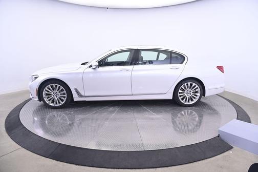 Mineral White Metallic 2018 BMW 750 i xDrive