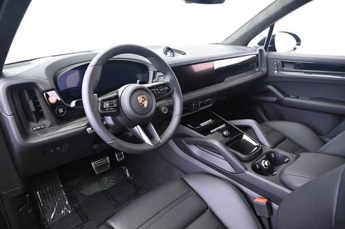 2025 Porsche Cayenne GTS