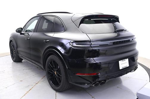 2025 Porsche Cayenne GTS