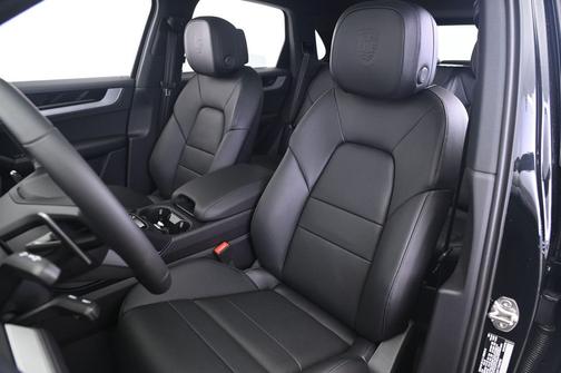 Chromite Black Metallic 2026 Porsche Cayenne Cayenne