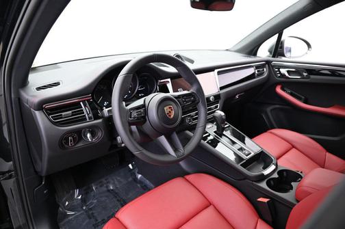 2025 Porsche Macan T