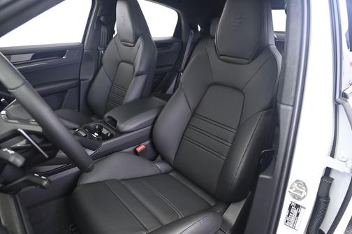 2026 Porsche Cayenne GTS