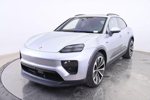 2026 Porsche Macan 4