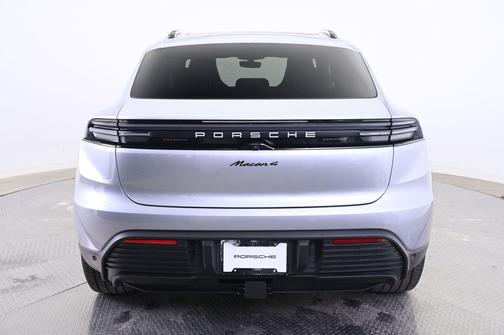 2026 Porsche Macan 4