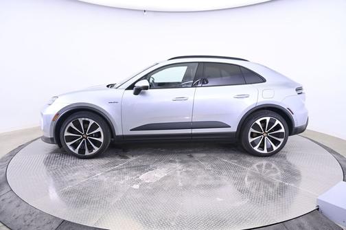 2026 Porsche Macan 4