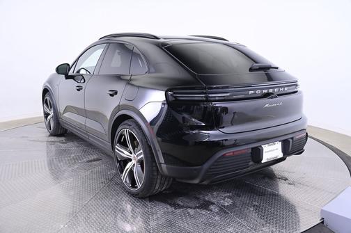 2025 Porsche Macan 4S