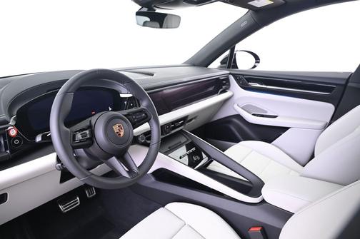 2025 Porsche Macan 4S