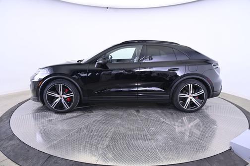 2025 Porsche Macan 4S