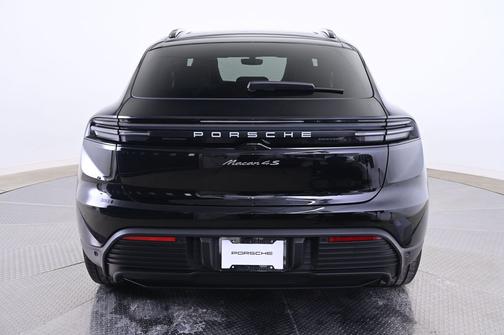 2025 Porsche Macan 4S