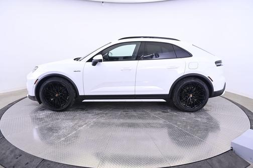 2025 Porsche Macan 4