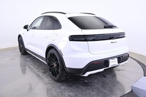 2025 Porsche Macan 4