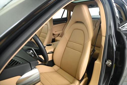 2022 Porsche Panamera 4 Platinum Edition