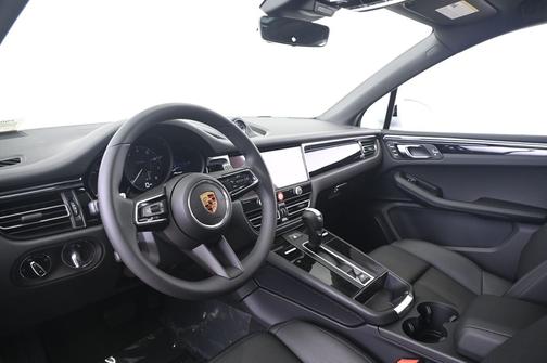 Carrara White Metallic 2026 Porsche Macan Macan