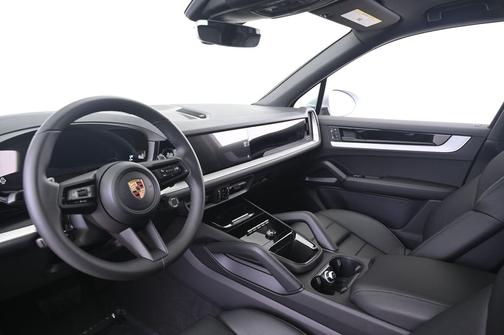 Dolomite Silver Metallic 2026 Porsche Cayenne Cayenne