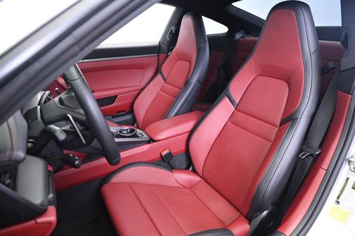 2025 Porsche 911 Carrera