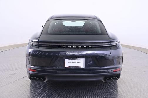 Volcano Grey Metallic 2026 Porsche Panamera