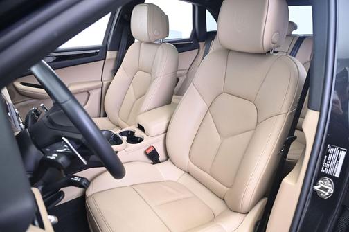 Volcano Grey Metallic 2024 Porsche Macan Macan