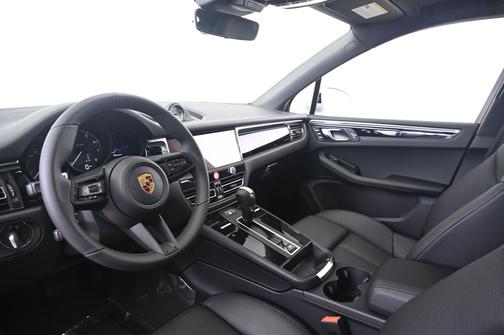 Carrara White Metallic 2026 Porsche Macan Macan