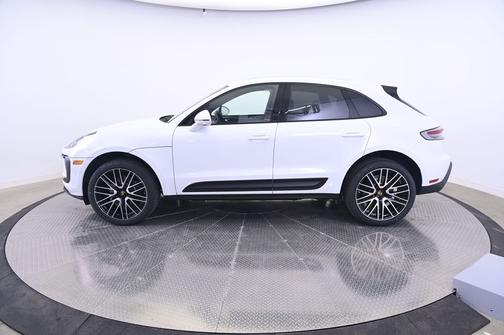 Carrara White Metallic 2026 Porsche Macan Macan