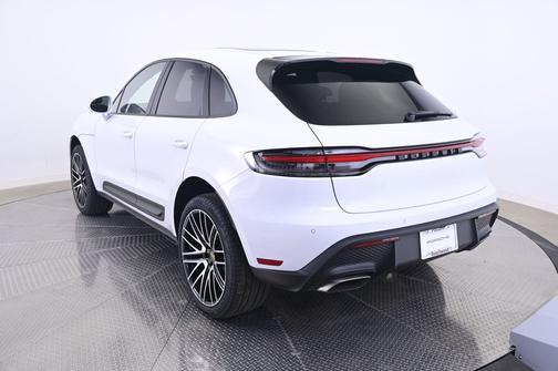 Carrara White Metallic 2026 Porsche Macan Macan