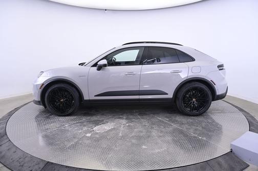 2026 Porsche Macan 4