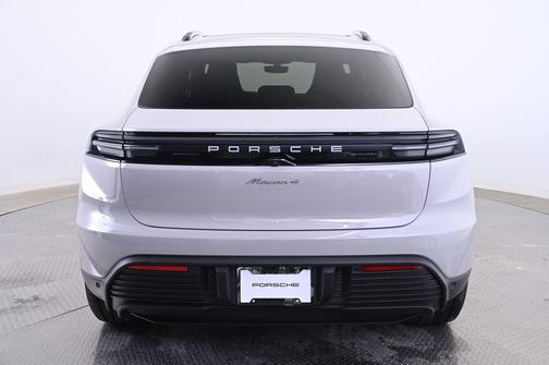 2026 Porsche Macan 4