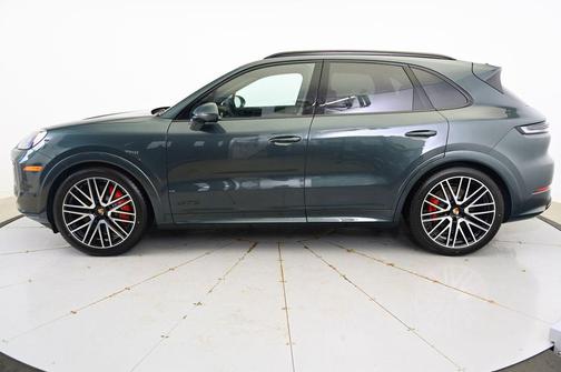 2025 Porsche Cayenne GTS