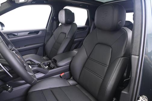 2025 Porsche Cayenne GTS