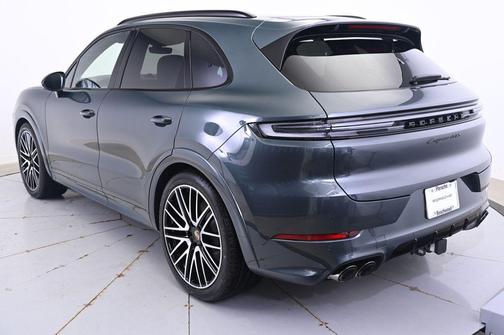 2025 Porsche Cayenne GTS