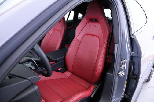 2025 Porsche Panamera 4