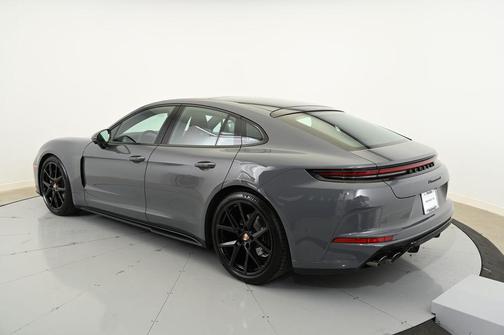 2025 Porsche Panamera 4